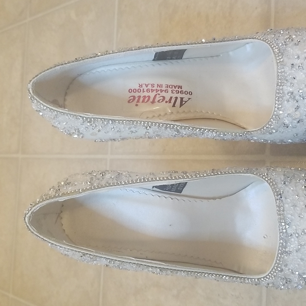 Beautiful Rhinestone/Sequin/Pearl Heels Sz. 7! - Picture 6 of 10